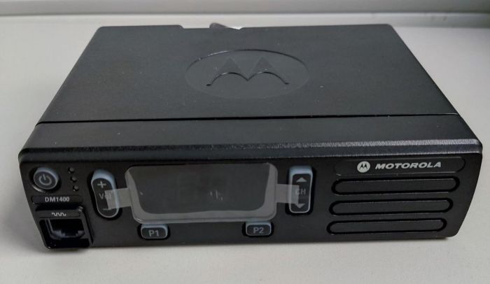 Motorola DM1400 UHF Digital радисотанция мобильная аналого-цифровая