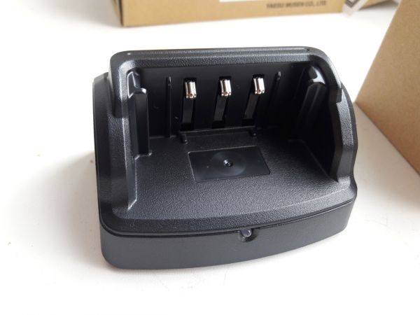 SBH-28 зарядный стакан для радиостанции Yaesu FT-70D SBH-28 зарядный стакан для радиостанции Yaesu FT-70D