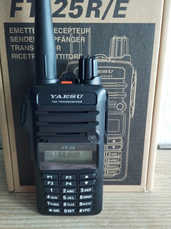 Yaesu FT-25R/E, радиостанция портативная Yaesu FT-25R/E, радиостанция портативная