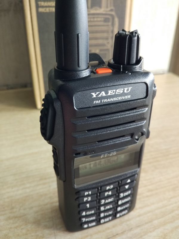 Yaesu FT-25R/E, радіостанція портативна