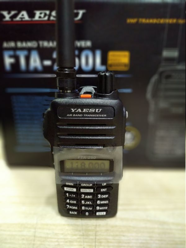 Yaesu FTA-250L Avia Радиостанция авиационного диапазона Yaesu FTA-250L Avia Радиостанция авиационного диапазона