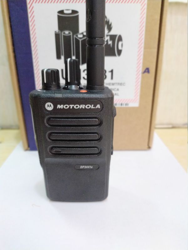 Motorola DP3441E, аналогово-цифровая (DMR) радиостанция UHF диапазона