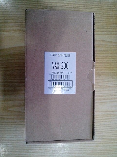 VAC-20G, оригінальний зарядний ус-во для рації, радіостанції Yaesu, Vertex