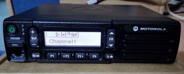 Motorola DM2600 UHF аналогово-цифрова мобільна радіостанція