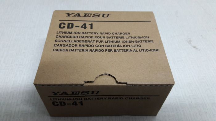 Yaesu CD-41 Зарядний пристрій