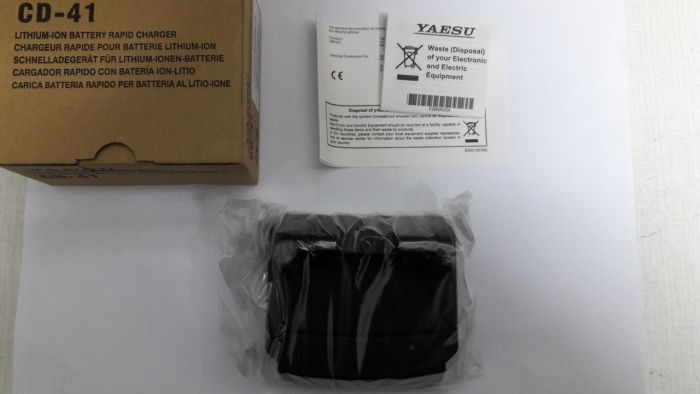 Yaesu CD-41 Зарядний пристрій