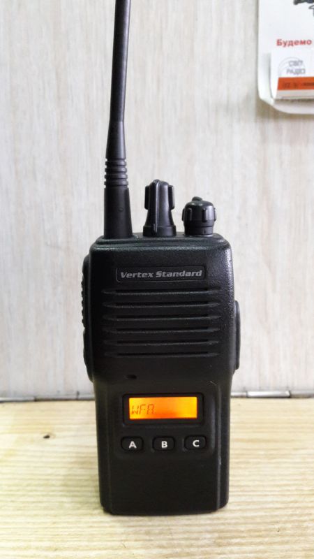 Vertex Standard VX-180 UHF, радіостанція б.у.