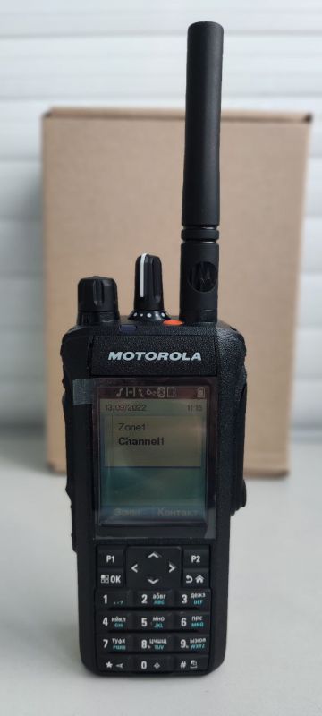 Motorola R7 FKP UHF Premium  радиостанція портативна