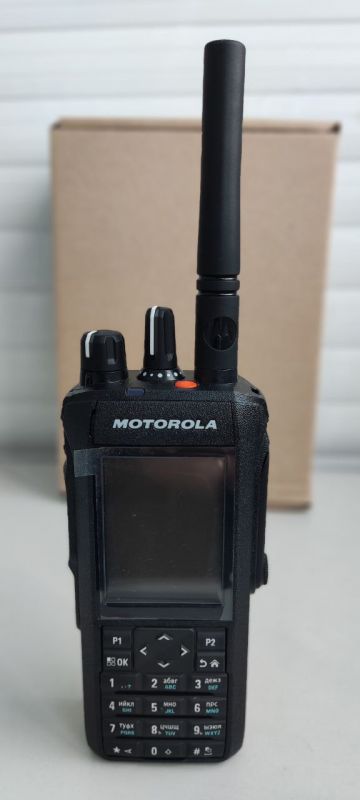Motorola R7 FKP UHF радиостанція портативна